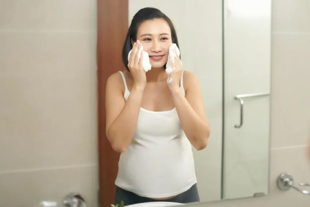 anh sua rua mat cho ba bau 7