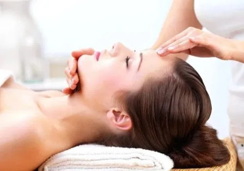 Bà bầu có nên đi spa chăm sóc da mặt