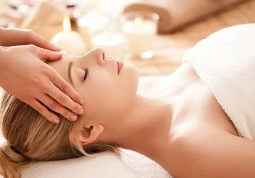 Mẹ bầu có nên đi spa chăm sóc da mặt không