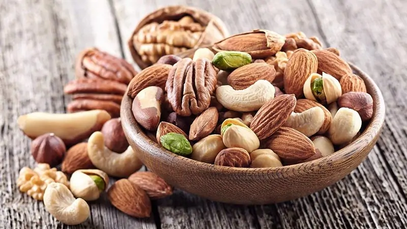 Các loại hạt có chứa các chất béo tốt và các chất dinh dưỡng cần thiết khác đặc biệt là sắt