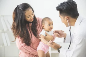 Neu be bi kich ung sau khi tam la dao thi phai lam gi 