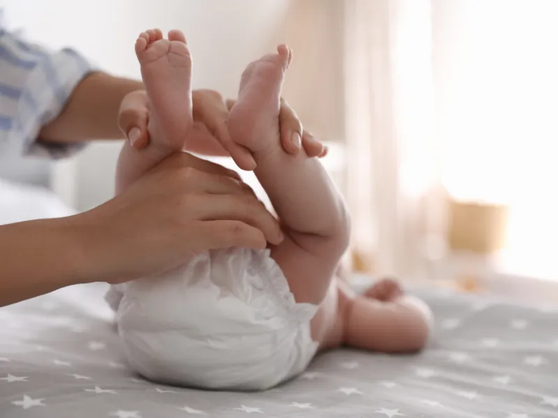 Bé bị hăm tã nổi mụn