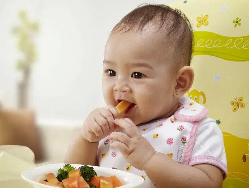 Bé bị sâu răng sữa phải làm sao? 