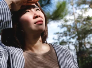 Da nhạy cảm có nên dùng kem chống nắng không?
