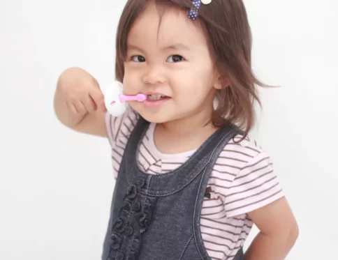 Kem danh rang cho be 2 tuoi bao ve nu cuoi thien than cua con ngay tu buoc dau
