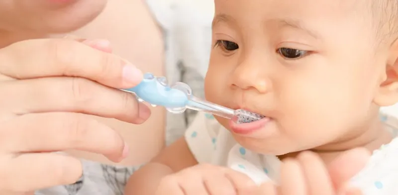 Nguyên nhân khiến răng sữa của bé bị xỉn màu