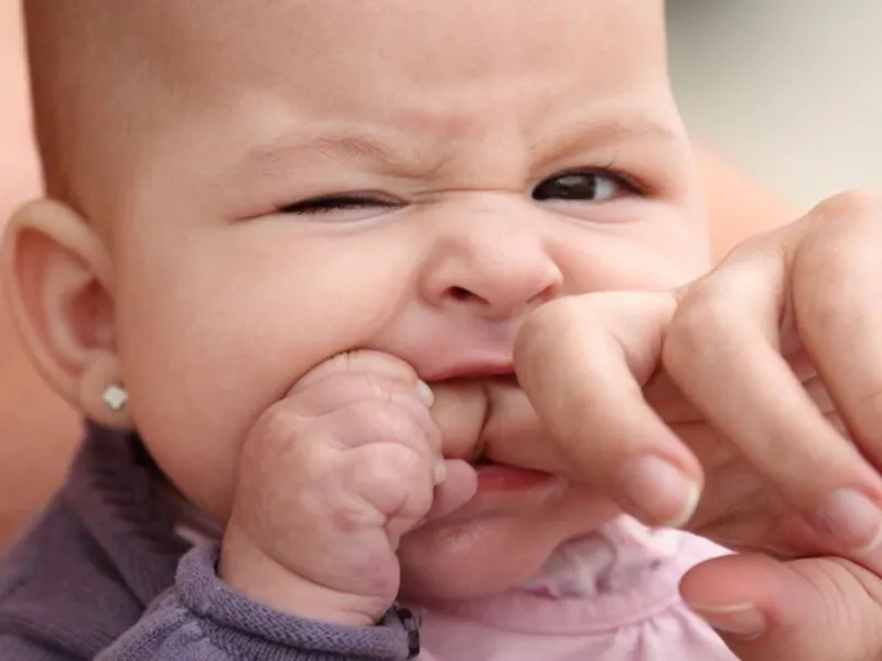 Bé sưng lợi bao lâu thì mọc răng?
