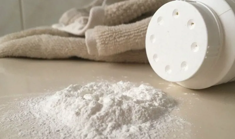 Nên dùng phấn rôm hay kem chống hăm cho trẻ?