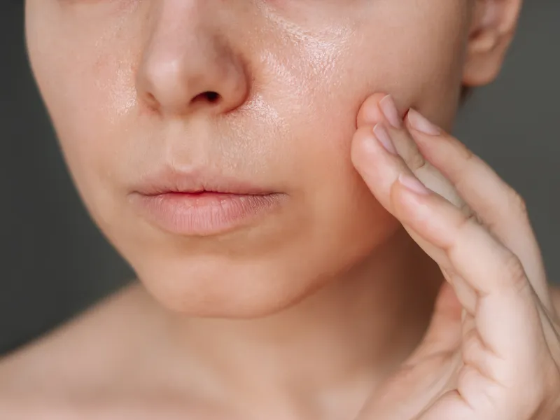 Nên dùng gel hay sữa rửa mặt?