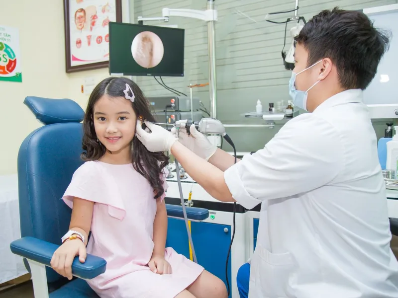 chàm tai Khi nào cần đưa trẻ đi khám bác sĩ?