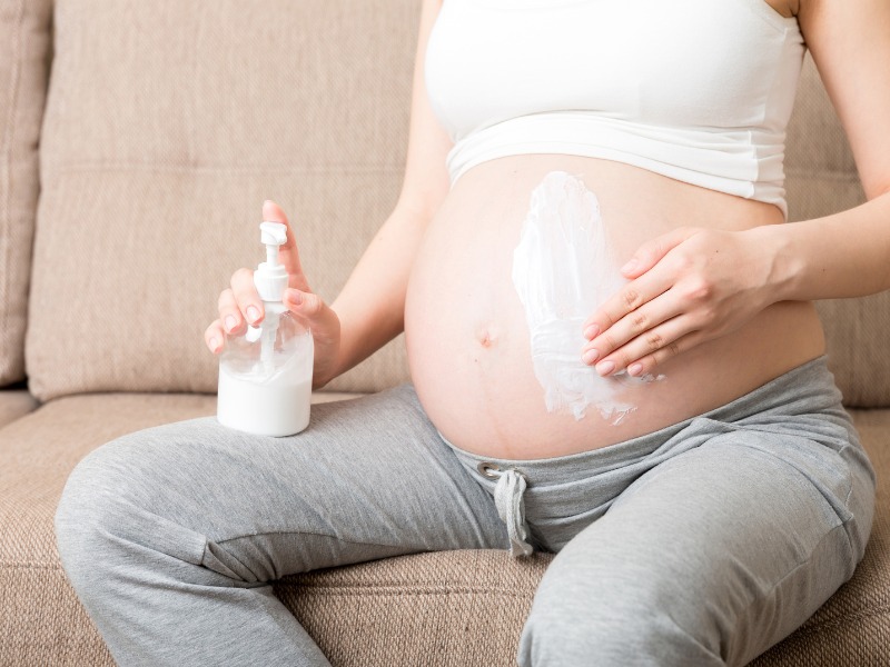 Cách chăm sóc và phòng ngừa rạn da khi mang thai