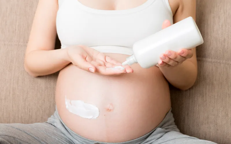 Dùng kem và dầu chuyên dụng (Topicals)