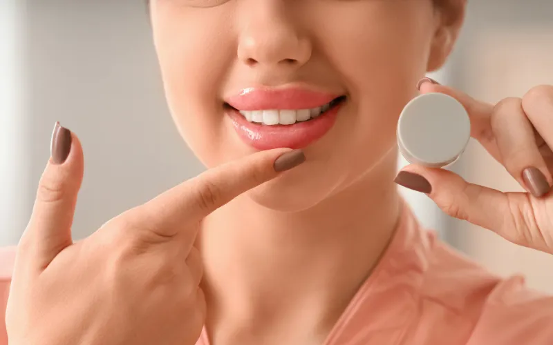 Dưỡng môi và vùng da nhạy cảm