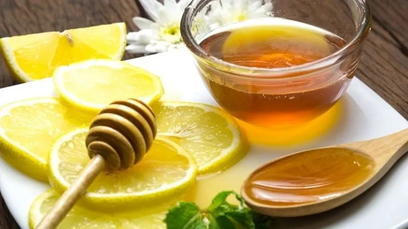 Mặt nạ dưỡng trắng da tự nhiên tại nhà - mật ong + chanh