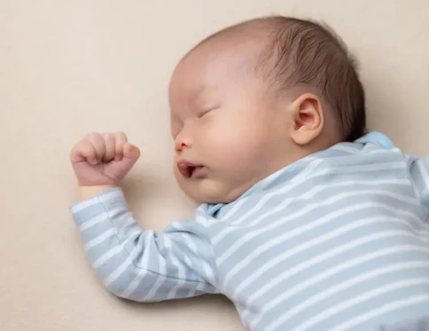 Trẻ sơ sinh ngủ bao nhiêu tiếng là đủ