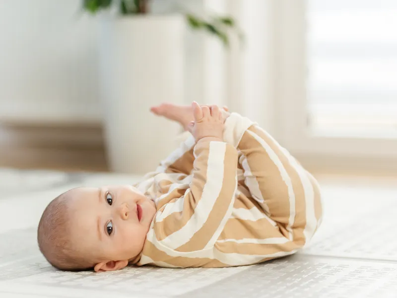 Trẻ 6 tháng ngủ bao nhiêu tiếng