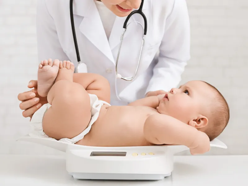 Công thức tính và đánh giá cân nặng chuẩn cho trẻ sơ sinh