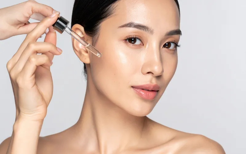 Cấp ẩm và khóa ẩm kịp thời sau khi làm sạch