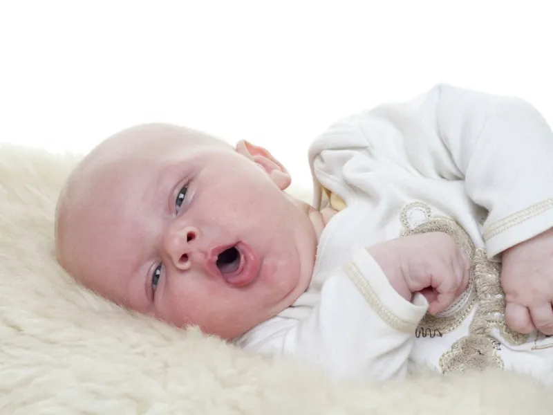 Vì sao trẻ sơ sinh thường bị đờm trong họng?