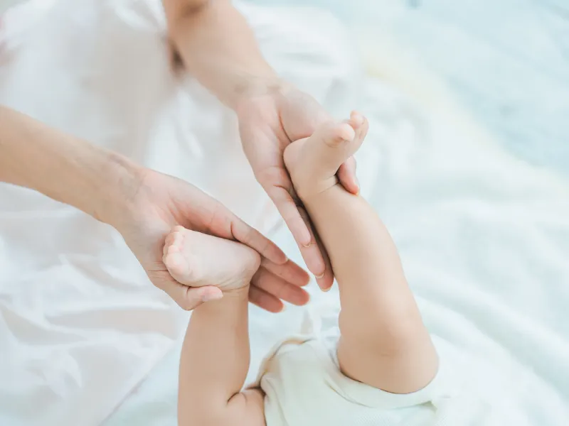 Lợi ích của nhạc massage cho bé sơ sinh