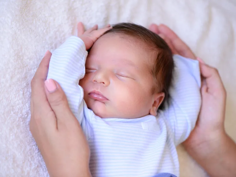 Lợi ích của nhạc massage cho bé sơ sinh