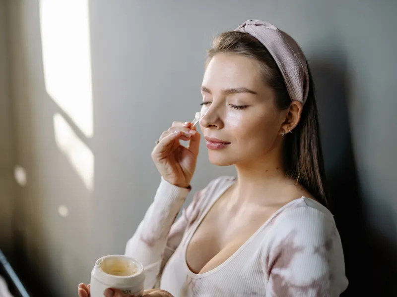 Công dụng của dầu dừa với sạm da