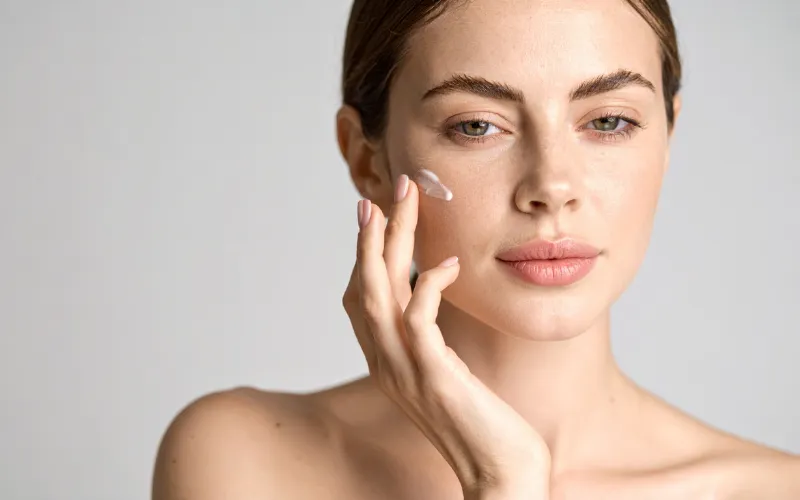 Chọn kem dưỡng bổ sung lipid và phục hồi da