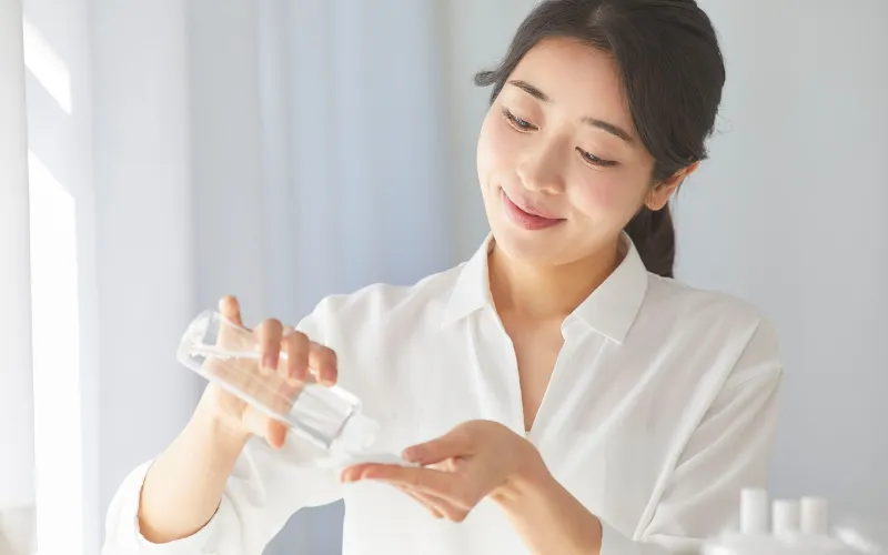 Sau sinh 1 tháng có dùng được mỹ phẩm không? Quy trình chăm sóc da tối giản sau sinh 1 tháng