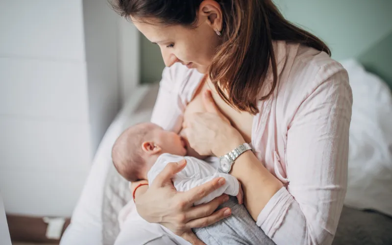 Vai trò chế độ ăn của mẹ khi trẻ sơ sinh bị vàng da