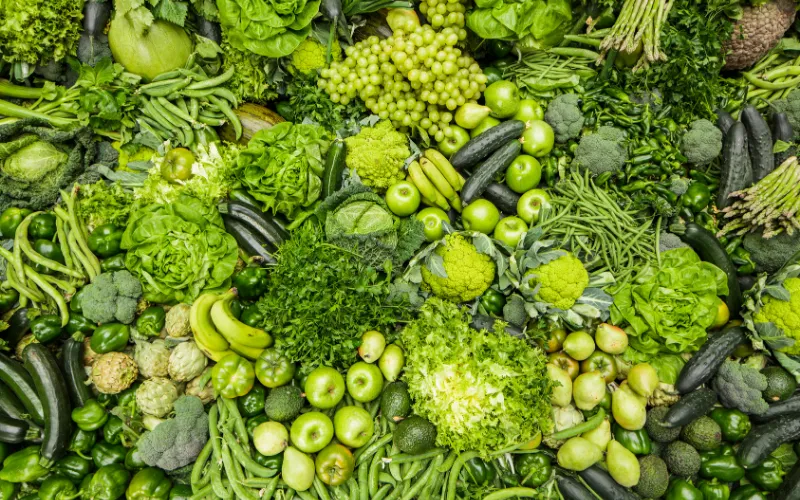 Nhóm rau xanh và trái cây giàu vitamin tự nhiên