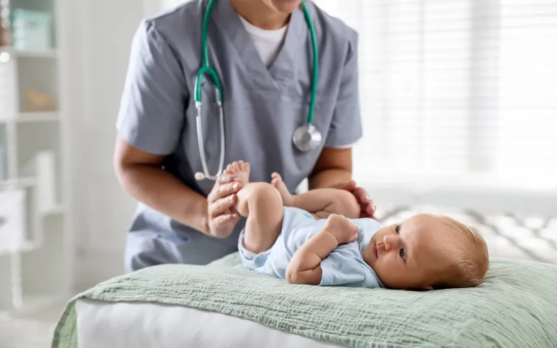 Nhận biết dấu hiệu cần đưa bé đi khám