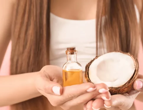 Bôi dầu dừa lên mặt có bị ăn nắng không