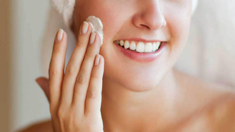 chăm sóc da nhạy cảm mùa hè