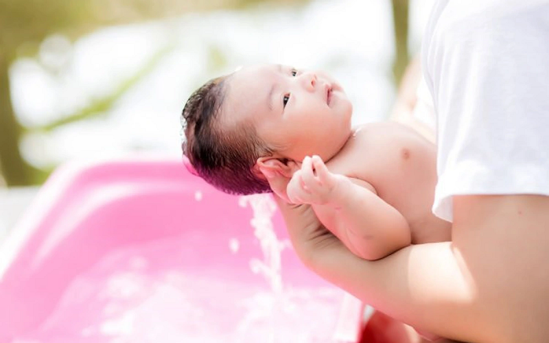hình ảnh rôm sảy ở trẻ sơ sinh