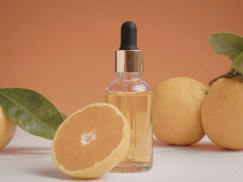 Vitamin C – chống oxy hóa và ức chế melanin