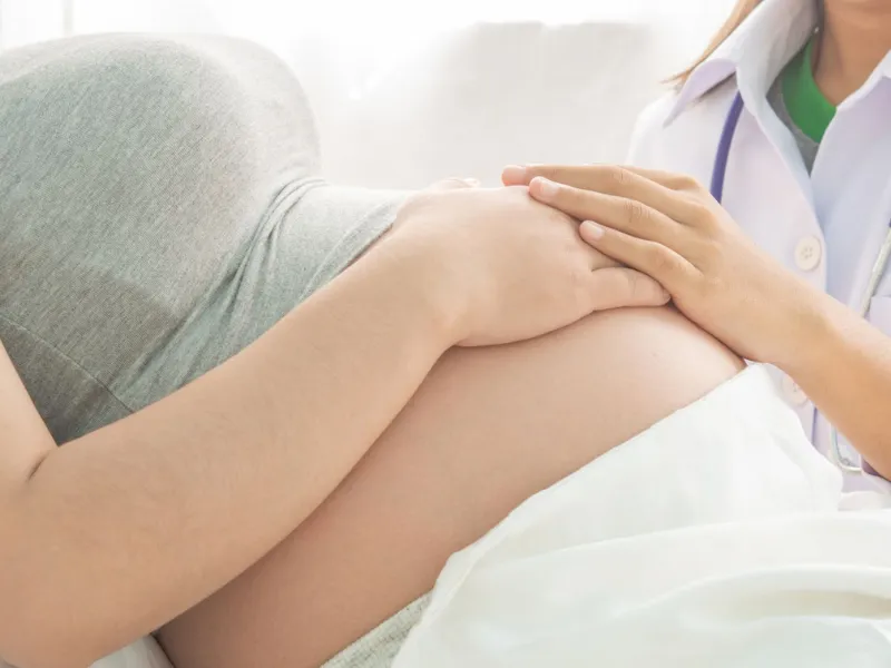 Mẹ bầu đi khám ngay khi có các dấu hiệu bất thường