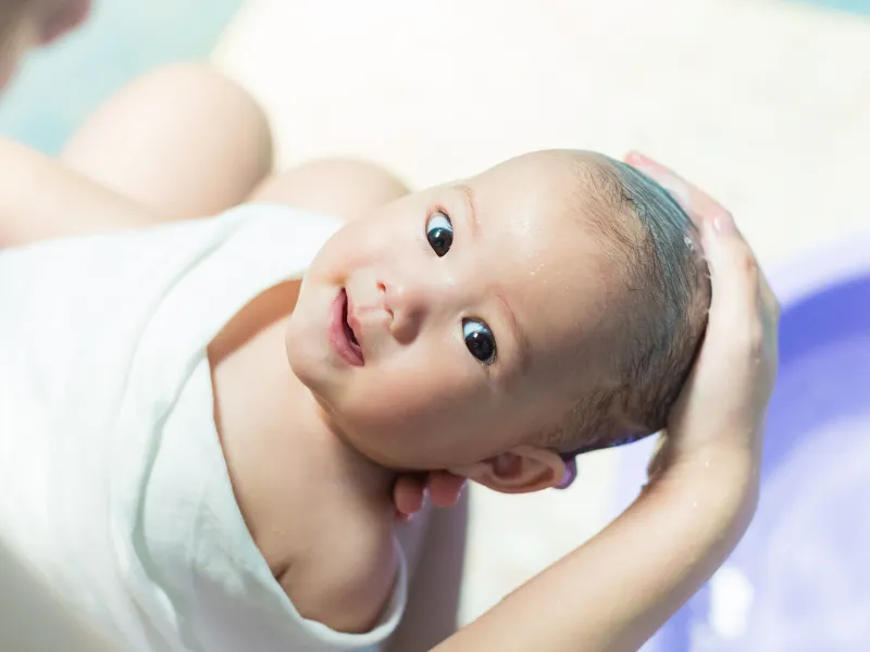 Tắm cho bé sơ sinh