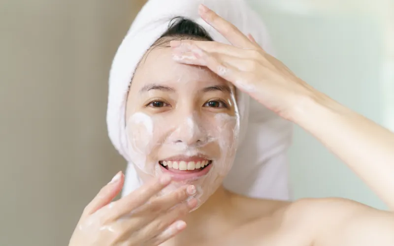 Vai trò của sữa rửa mặt và tẩy tế bào chết trong chu trình chăm sóc da