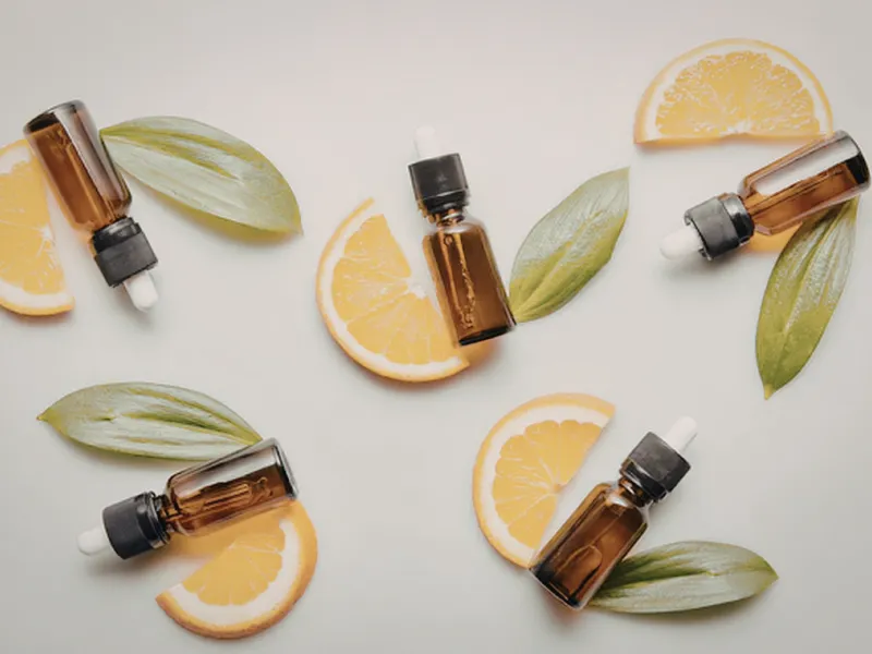 Thâm đen dùng hoạt chất gì? Vitamin C