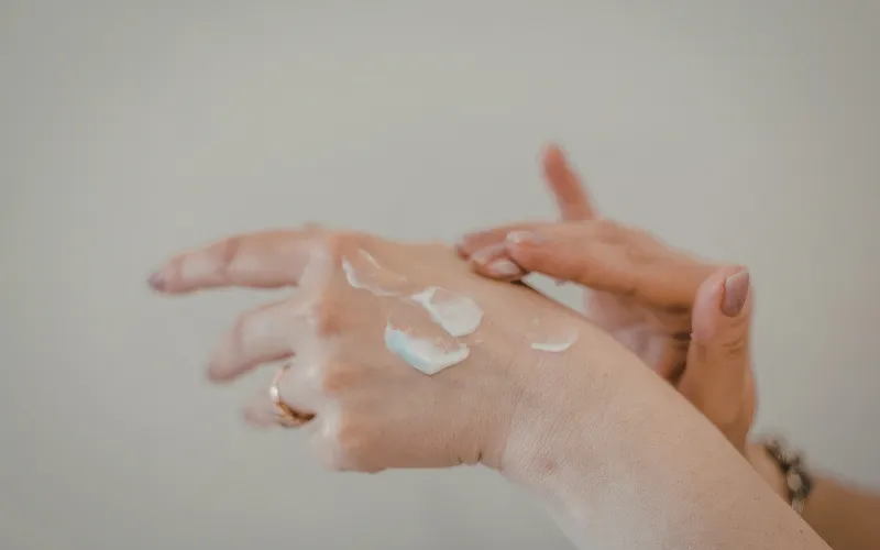 cách làm trắng da sau khi đi bơi
