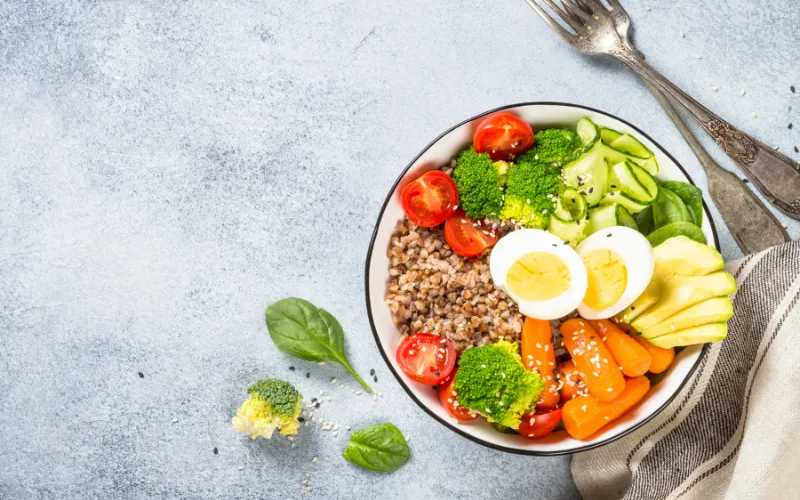 Ăn thực phẩm giàu Omega-3 và rau xanh