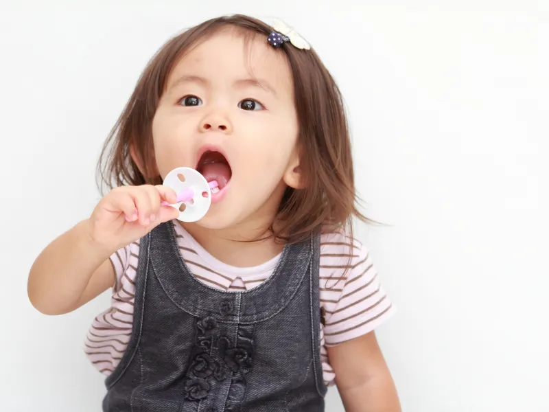 Hướng dẫn chăm sóc răng miệng cho bé bắt đầu mọc răng