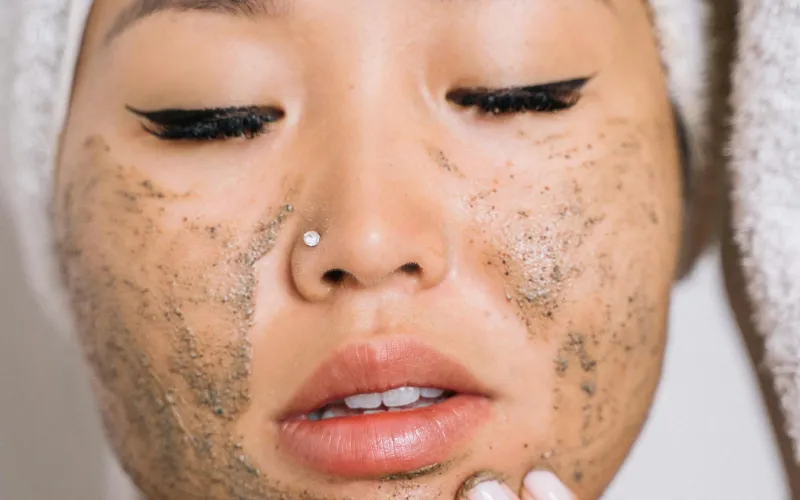 Da nhạy cảm có nên tẩy tế bào chết không