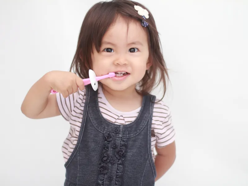 Kem đánh răng cho bé mấy tuổi nên dùng?