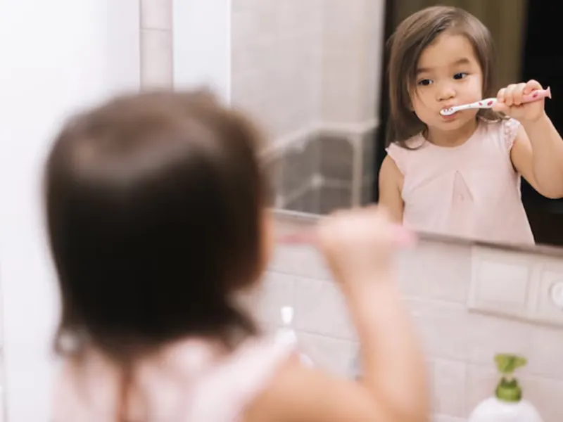 Trẻ hay nuốt phải kem đánh răng vì chưa kiểm soát tốt phản xạ nhổ