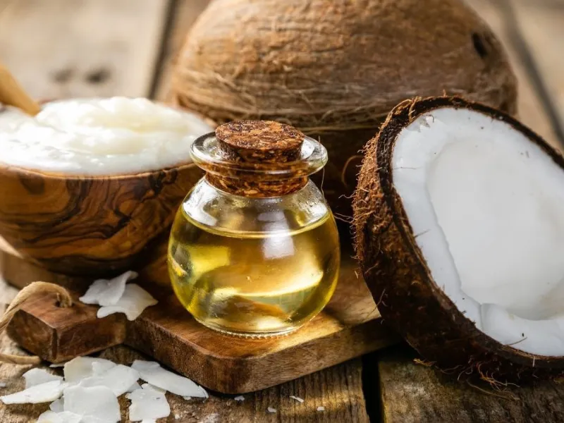 Dầu dừa là nguyên liệu phổ biến được dùng để rửa mặt