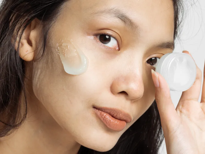 Dưỡng ẩm sau khi rửa mặt