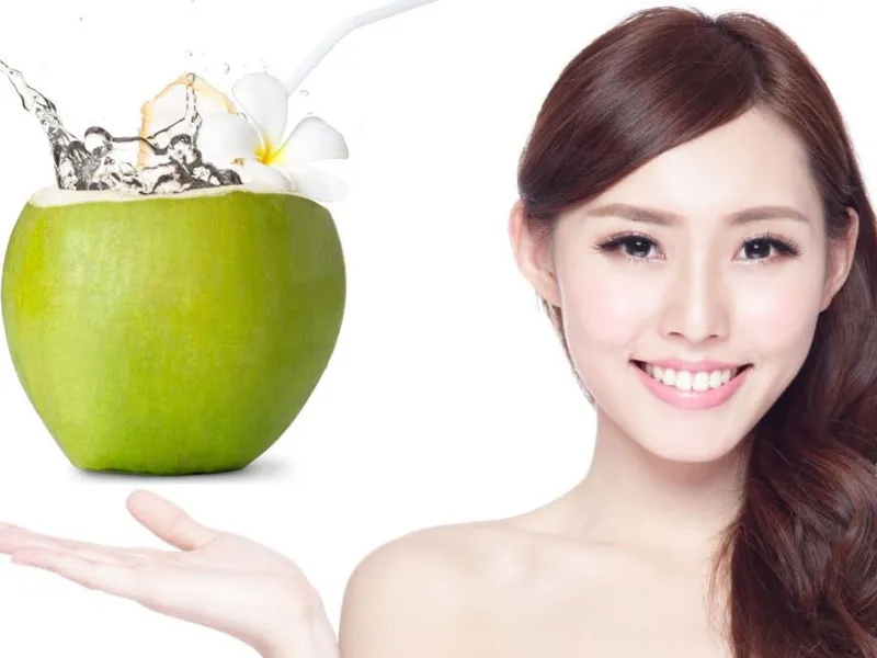 Nước dừa chứa nhiều dưỡng chất tốt cho da
