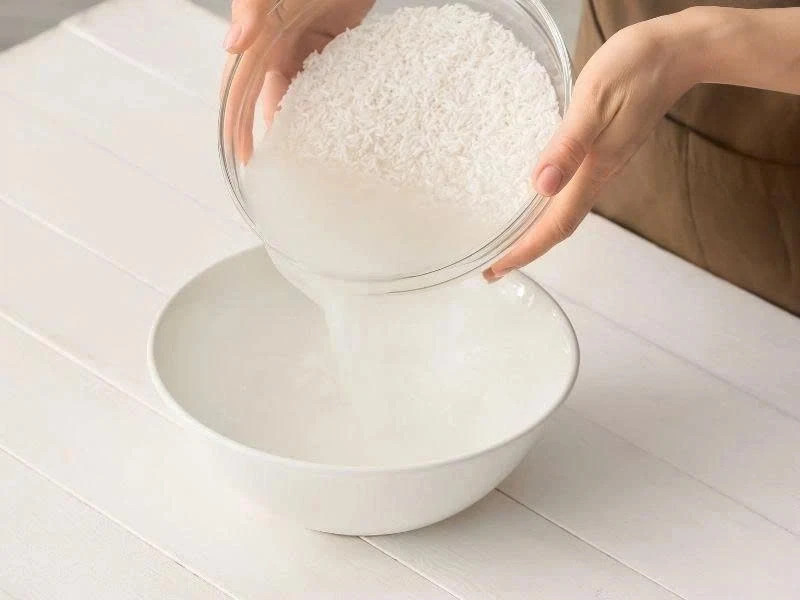 Nên rửa mặt bằng nước vo gạo mấy lần một tuần?