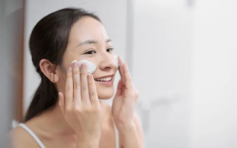 Loại bỏ lớp sừng gây xỉn màu bằng AHA và LHA